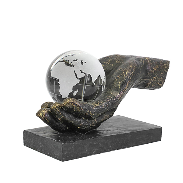 פסל יוקרתי  אתה מרכז העולם 