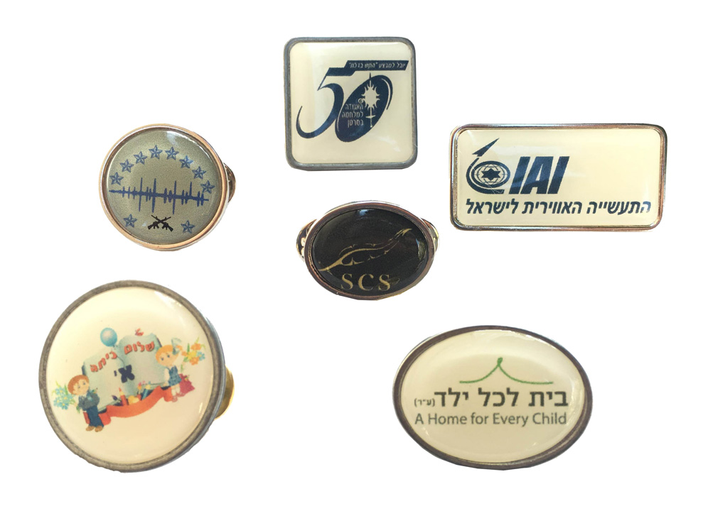 סיכות דש צבעונית סיכות דש צבעונית